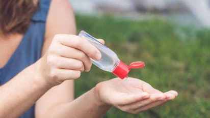 കൊവിഡ് 19; 5000 കുപ്പി വ്യാജ സാനിറ്റൈസര് പിടിച്ചു