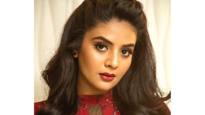 క్లోజ్ అప్ షూట్ లో కవ్విస్తున్న శ్రీముఖి అందాలు...కిక్కెక్కిస్తున్న లేటెస్ట్ ఫోటోలు