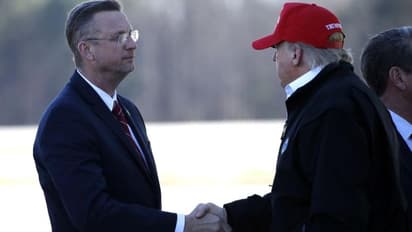 കൊവിഡ് 19 ബാധിതരുമായി ഇടപെട്ടിട്ടും അമേരിക്കൻ പ്രസിഡന്റ് ഡോണൾഡ്‌ ട്രംപ് സ്വയം 'ക്വാറന്റൈൻ' ചെയ്യാത്തതെന്താണ്?