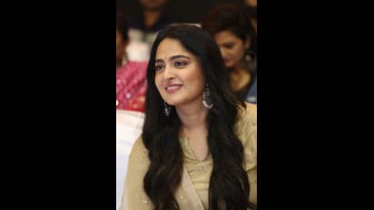 அடையாளம் தெரியாத அளவிற்கு மாறிய அனுஷ்கா ஷெட்டி! மெலிந்த உடலுடன் இருப்பவரை பார்த்து அதிர்ச்சியான ரசிகர்கள்!