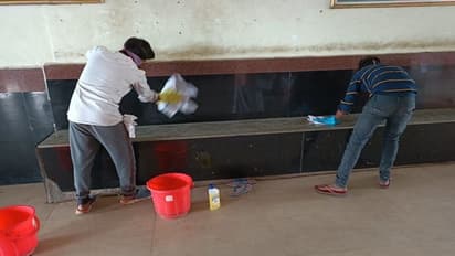 ಕರೋನಾ ಭೀತಿ: ಕಲಬುರಗಿಗೆ ಹೋಗಲು ಭಯ ಪಡುತ್ತಿರುವ ಜನರು, ರೈಲ್ವೆ ನಿಲ್ದಾಣ ಫುಲ್‌ ಕ್ಲೀನ್!