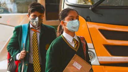 মাত্র ২ টাকায় ফেস মাস্ক, করোনাতঙ্কের বাজারে এই দোকান যেন দৈত্যকূলে প্রহ্লাদ