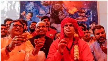 കൊവിഡ് 19: ഒരു വര്ഷം സെക്സ് പാടില്ല, പകരം ഓം നമഃശിവായ; നിര്ദേശവുമായി ഹിന്ദുമഹാസഭ