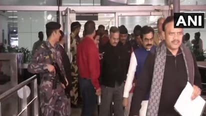 फ्लोर टेस्ट से पहले दिल्ली से रवाना हुए भाजपा विधायक, स्पेशल प्लेन से आएंगे भोपाल