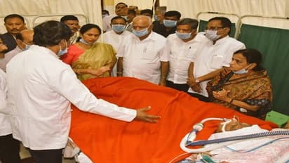 ಕಿಮ್ಸ್ಗೆ ಯಡಿಯೂರಪ್ಪ ಭೇಟಿ: ಪಾಪು ಸ್ಥಿತಿ ಗಂಭೀರ