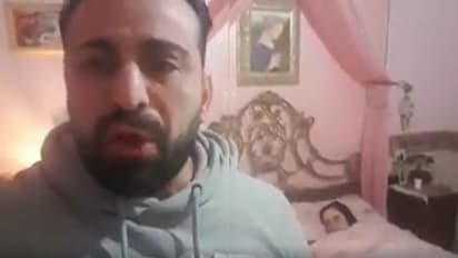 করোনায় মৃত বোনের শেষকৃত্যের আর্জি জানিয়ে লাইভে ভেঙ্গে পড়লেন দাদা, দেখুন মর্মান্তিক ভিডিও