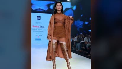 ಊಪ್ಸ್‌ ಮೂಮೆಂಟ್‌: ಫ್ಯಾಷನ್‌ ವೀಕ್‌ನಲ್ಲಿ ತಮನ್ನಾ ಡ್ರೆಸ್‌ ಆವಂತಾರ!