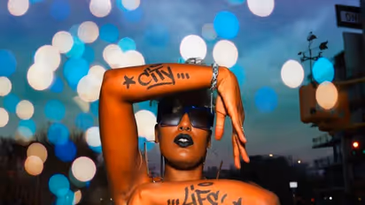 রমরমিয়ে চলছিল দেহব্যবসা, শিকাগো-য় মধুচক্রের মক্ষীরানি ছিলেন ১১ জন ভারতীয় অভিনেত্রী