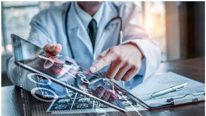 തൃശൂരിൽ കൊവിഡ് സംശയിച്ച് ഡോക്ടറെ ഫ്ലാറ്റിൽ പൂട്ടിയിട്ടു; അസോസിയേഷൻ ഭാരവാഹികൾ അറസ്റ്റിൽ