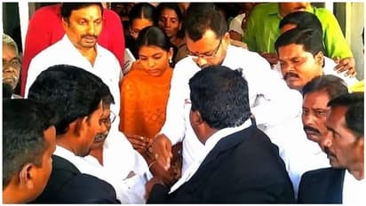 எங்கம்மாவுடன் போய் விடுகிறேன்... இளமதியின் வாக்குமூலத்தால் ’செல்லாக் காசாகிய’ செல்வனின் காதல்..!