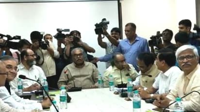 ১৫ দিন পর ফের বৈঠক, পিছিয়ে গেল পুরভোট