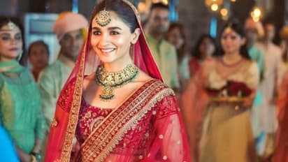 কোনও তৃতীয় ব্যক্তি নয়, আলিয়া-রণবীরের বিয়ের স্বপ্নে এবার করোনার থাবা