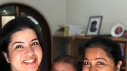 ராதிகா - சரத்குமார் பேத்திக்கு பெயர் வச்சாச்சு... என்ன பெயர் தெரியுமா?