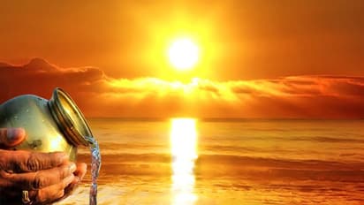 रोज सुबह उठकर सूर्य मंत्रों का करें जाप, मिलेगा यश, धन