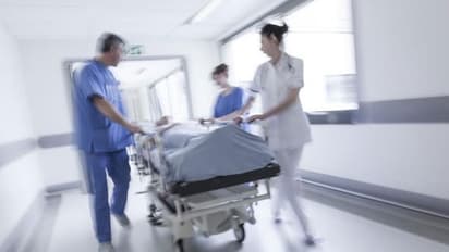 அபுதாபியில் இருந்து சென்னை திரும்பிய வாலிபருக்கு திடீர் உடல்நலக்குறைவு.. மருத்துவமனையில் உயிரிழந்ததால் பதற்றம்