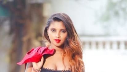 படிச்சது 10 வது... வயசு 21 ! டிக்டாக் ஆபாச கன்னியை கடுப்பேற்றிய அந்த கேள்வி? மைக்கை கழட்டி போட்ட இலக்கியா!