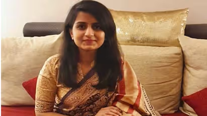 बुखार से तप रहा था शरीर फिर भी दी UPSC जैसी कठिन परीक्षा,  23 की उम्र में IAS बन बेटी ने किया पिता का नाम रोशन