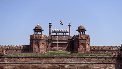 लालकिला, स्कूल-कॉलेज से लेकर ऑफिस तक...कोरोना के कहर से बंद हुआ आधा भारत, देखिए कैसे हैं हालात