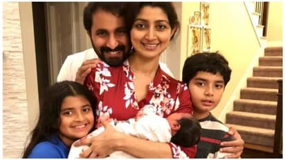 பிறந்து இரண்டு மாதமே ஆன குழந்தை முகத்தை ரசிகர்களுக்கு காட்டிய திவ்யா உன்னி! செம்ம கியூட்