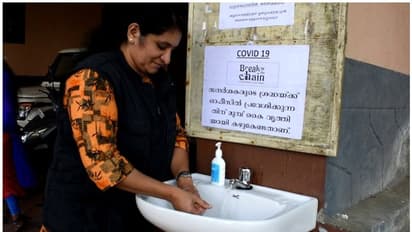 'ചങ്ങല മുറിക്കാന്' സര്ക്കാര് ഓഫീസുകളും; 'ബ്രേക്ക് ദ ചെയിനി'ല് പങ്കാളികളായി ജീവനക്കാര്