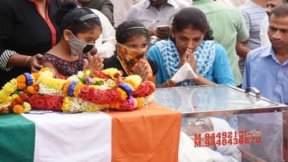 ಪಾಟೀಲ ಪುಟ್ಟಪ್ಪ ಸಮಾಧಿ ಹಲಗೇರಿಯಲ್ಲಿ: ಪತ್ನಿಯದು ಹುಬ್ಬಳ್ಳಿಯಲ್ಲಿ!