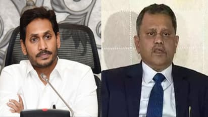 ఈసీ రమేష్ కుమార్ పవర్స్ కట్: వైఎస్ జగన్ వ్యూహం ఇదీ...