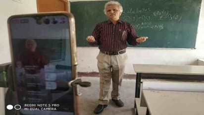 লকডাউনে অনলাইন ক্লাস কেমন চলছে,   রাজ্য়ের কলেজগুলোর কাছে রিপোর্ট চাইল শিক্ষা দফতর