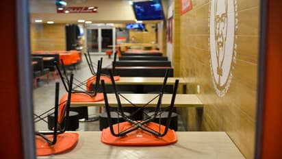 സാമൂഹിക അകലം പാലിച്ച് ഹോട്ടലുകൾ തുറക്കാൻ അനുവദിക്കണമെന്ന് ഹോട്ടൽ & റസ്റ്റോറൻ്റ് അസോസിയേഷൻ