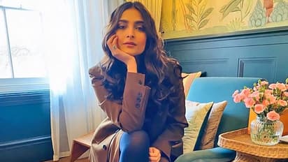 করোনা আতঙ্কে এ কী করলেন সোনম, দুরন্ত গতিতে ভাইরাল ভিডিও