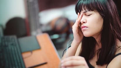 চোখের পাতা নাচা কি সত্যিই শুভ, জেনে নিন কেন চোখের পাতা নাচে, কীভাবে মিটবে সমস্যা