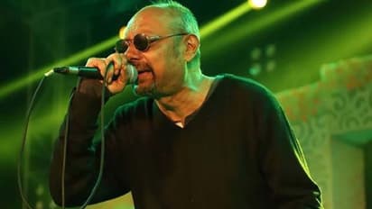 করোনা আতঙ্কের মধ্যে বিতর্কে অঞ্জন দত্ত, বিদেশ থেকে ফিরেই যোগ দিলেন জমায়েতে