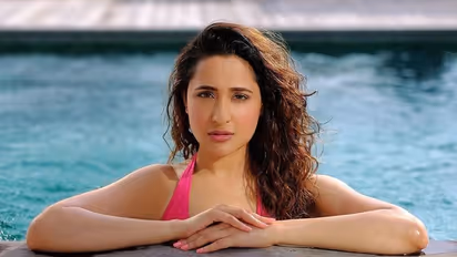 కరోనా ఎఫెక్ట్:క్వారంటైన్ కు వెళ్లిన 'కంచె' హీరోయిన్