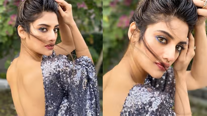 বাবার জন্যে কি এই মন খারাপের পোস্ট নুসরতের, উঠছে প্রশ্ন