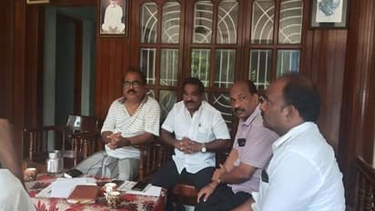 நாஞ்சில் சம்பத் வீட்டை சுற்றிவளைத்த போலீஸ்... வர மறுத்து வாக்குவாதத்தால் பரபரப்பு...!