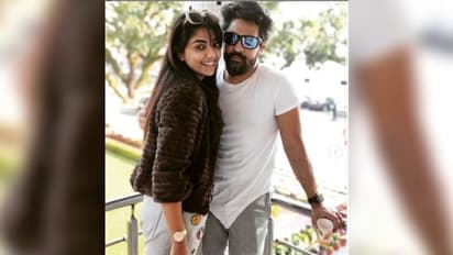 সাইকেলে চলছে দেবলীনা-গৌরবের 'কোভিড ডেট', ভিক্টোরিয়ার সামনে সেলফি তুলে ভাইরাল টলি-জুটি