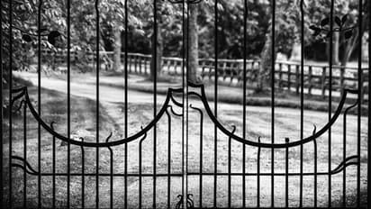 കൊവിഡ് 19: വീടുകളില് സ്ത്രീകള് കൂടുതലായി പീഡിപ്പിക്കപ്പെടാന് കാരണമാകുമോ?