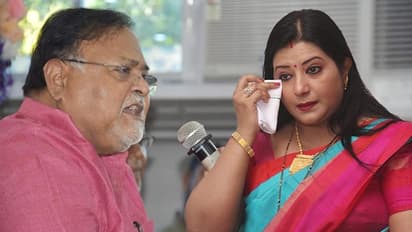 করোনা বলে চূড়ান্ত অপমান, চোখের জলে পার্থর মিটিং ছাড়লেন বৈশাখী