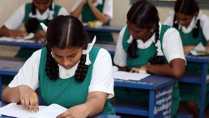 தமிழக மாணவர்களை ஆல் பாஸ் ஆக்கிய கொரோனா... 1 முதல் 9 ம் வகுப்பு வரை அதிகாரப்பூர்வ அறிவிப்பு..!