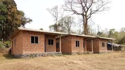 ആദിവാസികളുടെ വീട് നിര്മാണം നിര്ത്താന് വനം വകുപ്പിന്റെ നിര്ദ്ദേശം