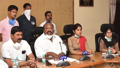 ఈటల... ఆ టీఆర్ఎస్ నేతలు అమ్ముడుపోతున్నారా..?: మంత్రి గంగుల (వీడియో)