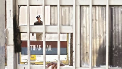 പീഡനത്തിനിരയായ പെണ്കുട്ടിക്ക് കൊവിഡ്; പ്രതിയെ പ്രവേശിപ്പിച്ച തിഹാര് ജയില് രോഗഭീതിയില്