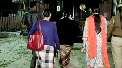 നിര്‍ഭയം ആശാദേവി, അര്‍ദ്ധരാത്രിയും കോടതിയിൽ: ജയിലിൽ എത്താതെ മടങ്ങി