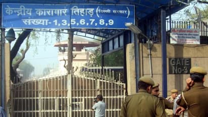 फांसी से 2 घंटे पहले ही जेल के सामने इकट्ठा होने लगे लोग, कहा, सालों का इंतजार खत्म