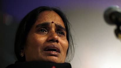 దోషులకు ఉరి... నా కూతురి ఆత్మకు శాంతి :నిర్భయ తల్లి