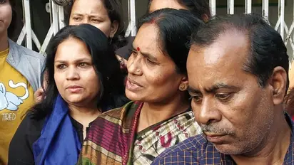 'ഞാനവളുടെ ചിത്രത്തെ കെട്ടിപ്പിടിച്ചു; ആ മൃഗങ്ങളെ തൂക്കിലേറ്റി എന്ന് പറഞ്ഞു'; നിർഭയയുടെ അമ്മ