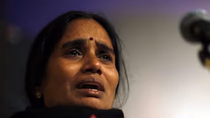 അവള്‍, നിര്‍ഭയയുടെ അമ്മ; മകളുടെ നീതിക്കായി പോരാടിയ അമ്മ