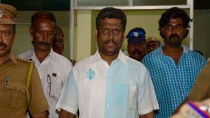 கொரோனா வைரஸ் பற்றி வதந்தி வீடியோ... ஹீலர் பாஸ்கருக்குக் காப்பு போட்ட போலீஸ்!