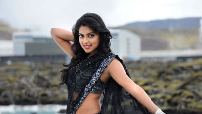 சர்ச்சையை தேடி அலையும் அமலா பால்..! 60 வயது நடிகருடன் டூயட் பாட ஓகே...? யார் தெரியுமா அந்த ஹீரோ..!