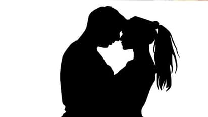 నటి ప్రైవేట్ ఫోటోలు లీక్, బాయ్ ఫ్రెండ్ తో అలా.. రూ.3 లక్షలకు బేరం!