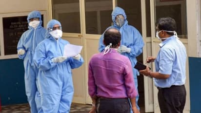 ഇടുക്കിയിലെ കോൺഗ്രസ് നേതാവിന് കൊവിഡ്, വിവിധ ജില്ലകളിലെത്തി, നേതാക്കളെ കണ്ടു; അങ്കലാപ്പിലായി ആരോഗ്യവകുപ്പ്